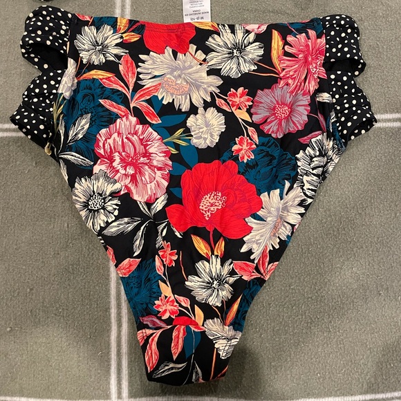 Bikini - Picture 3 of 4